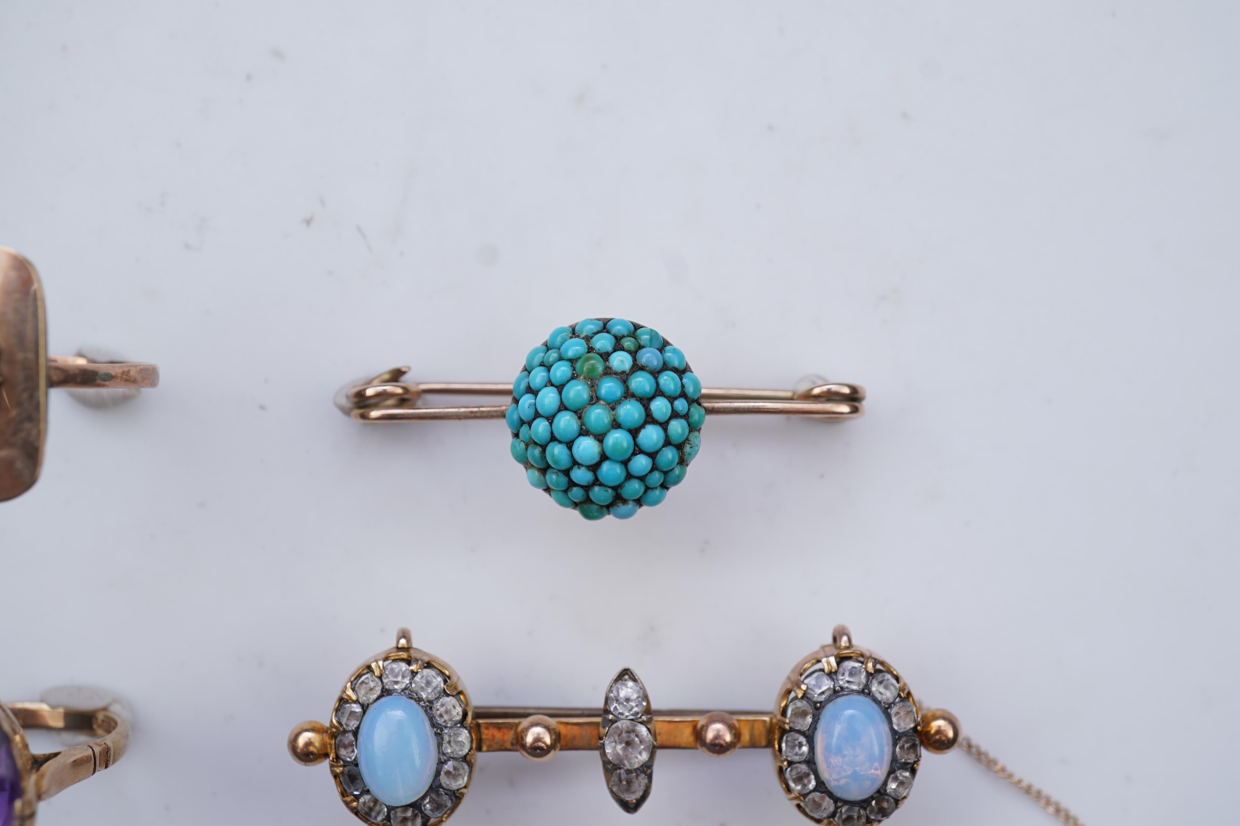 A collection of jewellery